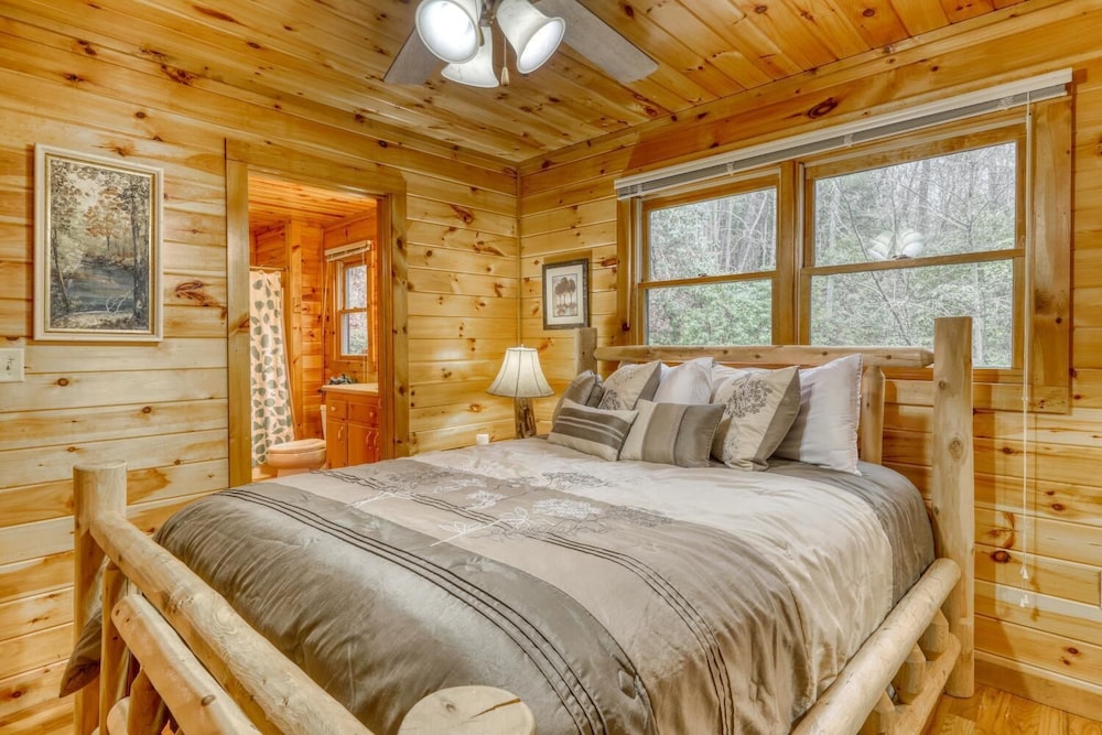 Lucilles Creekside Hideaway view 5