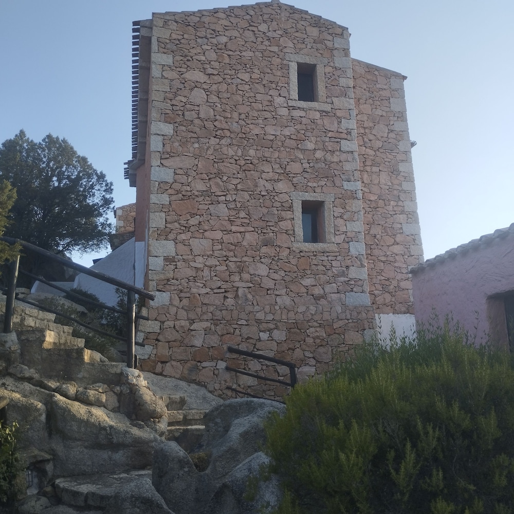 Seaside Apartment Baja Sardinia - Rent From June 20, 2026, to July 11, 2026