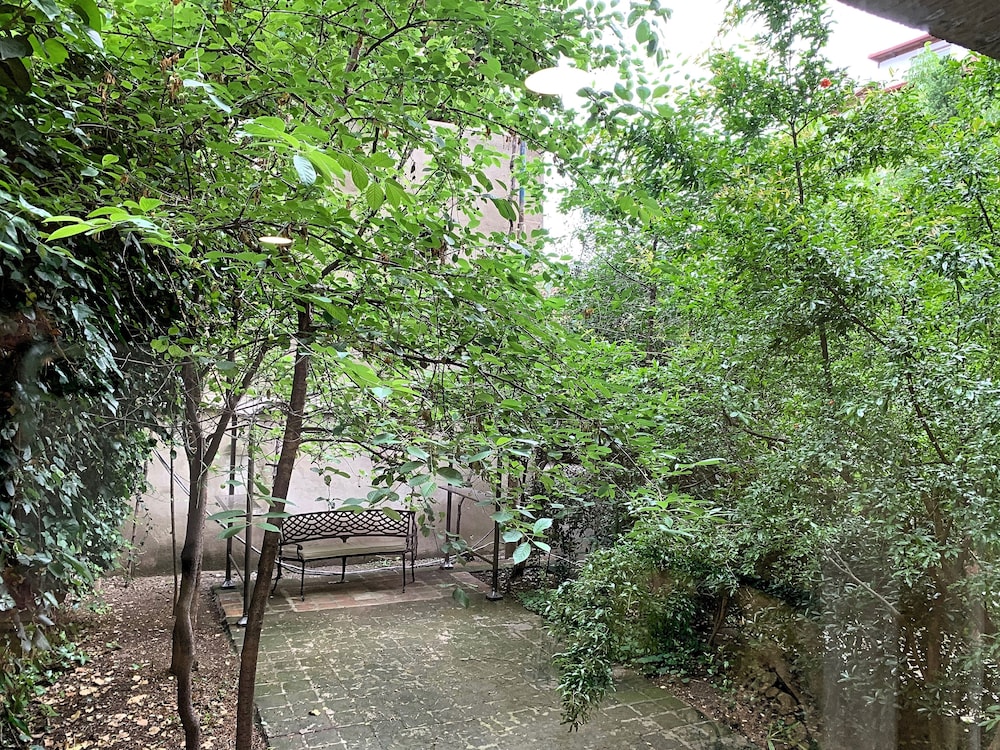 Red Fox Guesthouse