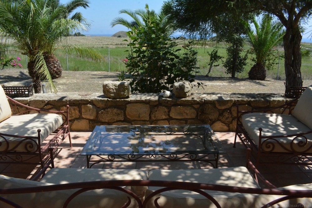 Alekos Beach Houses - Natura Verde