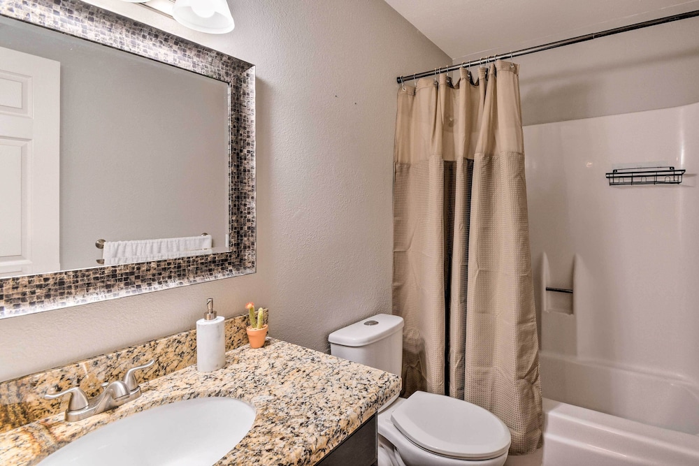 Scottsdale Gem: Pool Access, Walk to Old Town