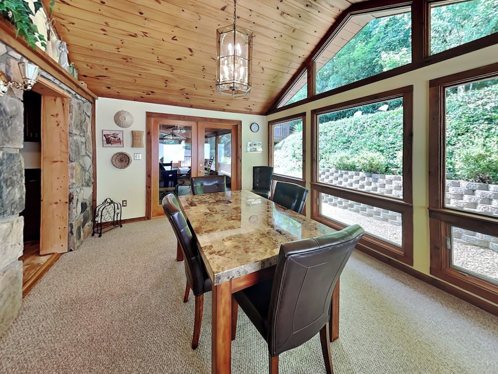 Gatlinburg's Hidden Gem by Jackson Mountain Rentals