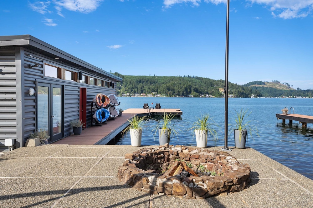 Lakefront Luxury Stunning Views Dock Hot Tub