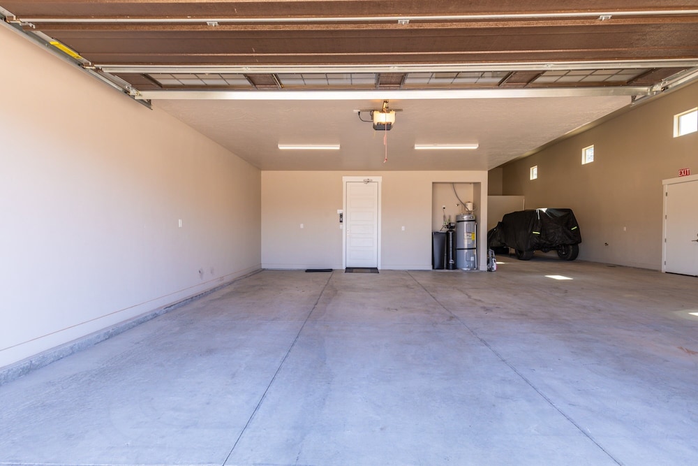 Hurricane Falls Pool, Hot Tub Plus Dog Friendly! 4 Bedroom Home