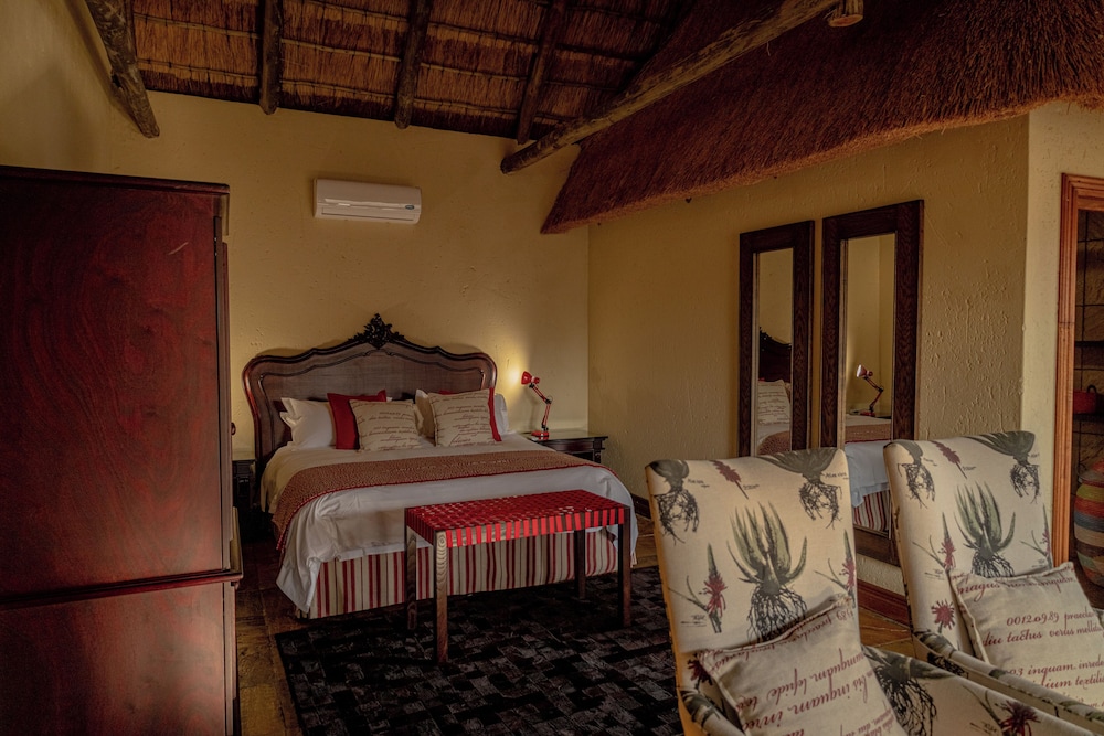 Room in Guest Room - Mmakuba Private Game Lodge, Deluxe Chalet 7C