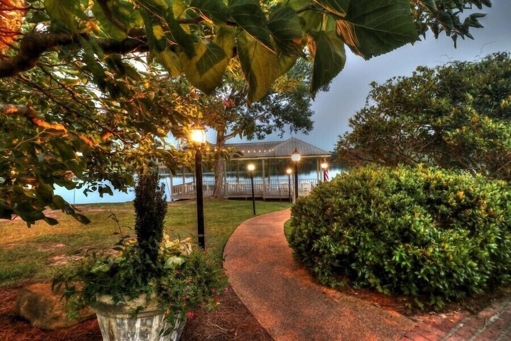 Lake Tiak O Khata Resort