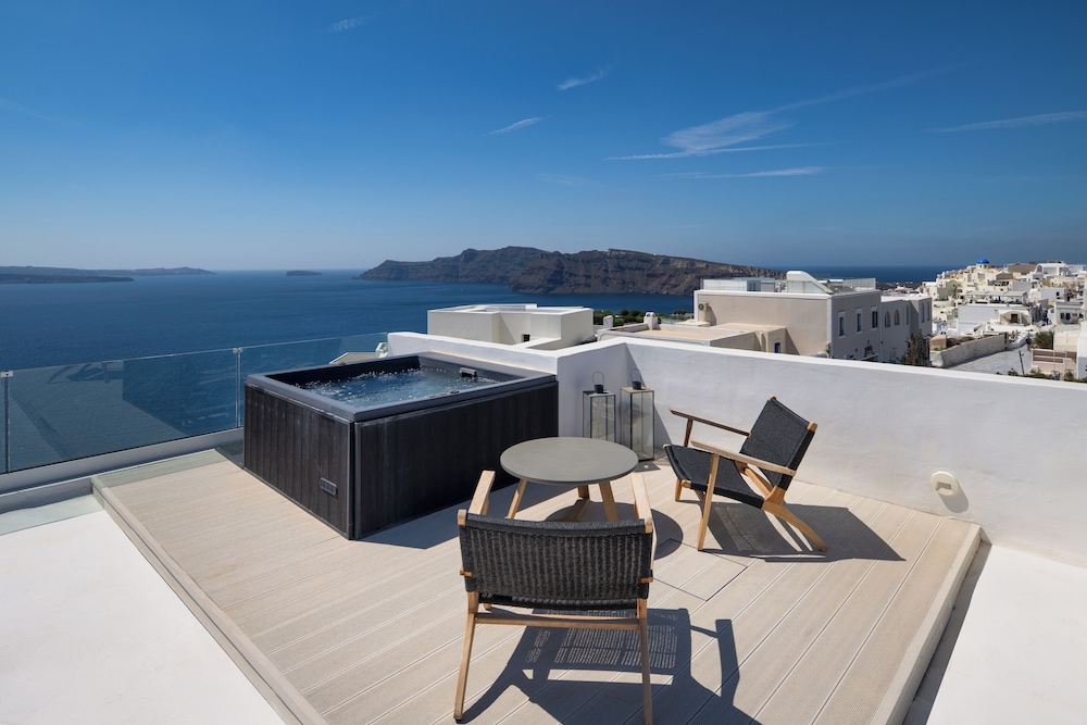 ArmonOia Suites