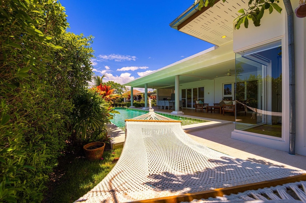 TropicalFamilyVilla w Pool&Garden ML103