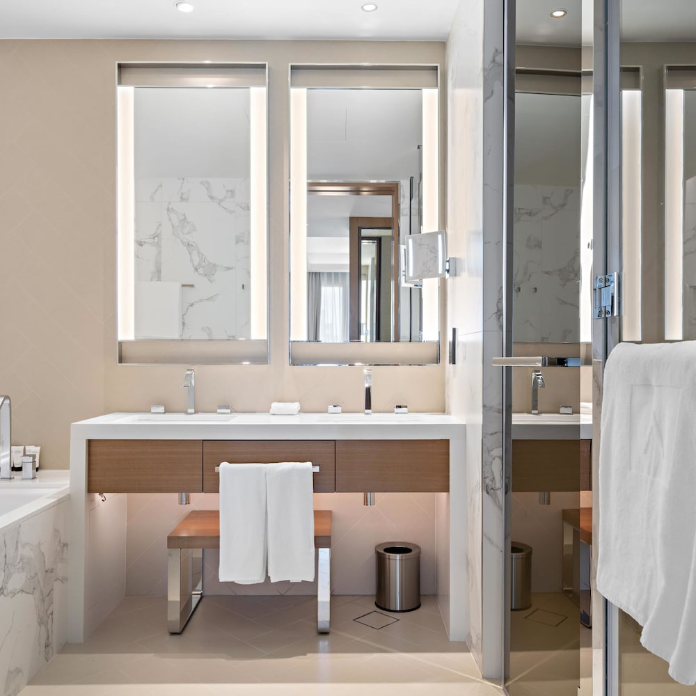 Luxurious 2BR Apartment With Stunning Sea View