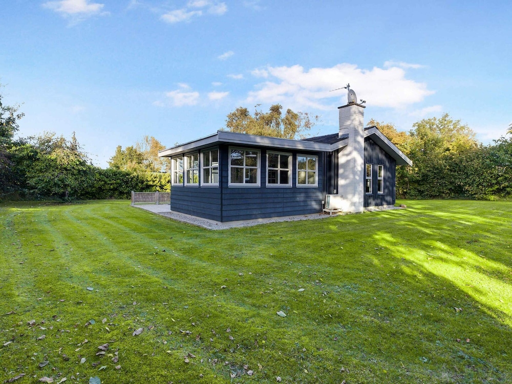 5 Star Holiday Home in Humble