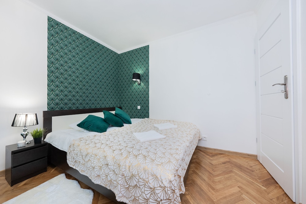 UNIT Short Rent Apartment by Warsaw Metro Station