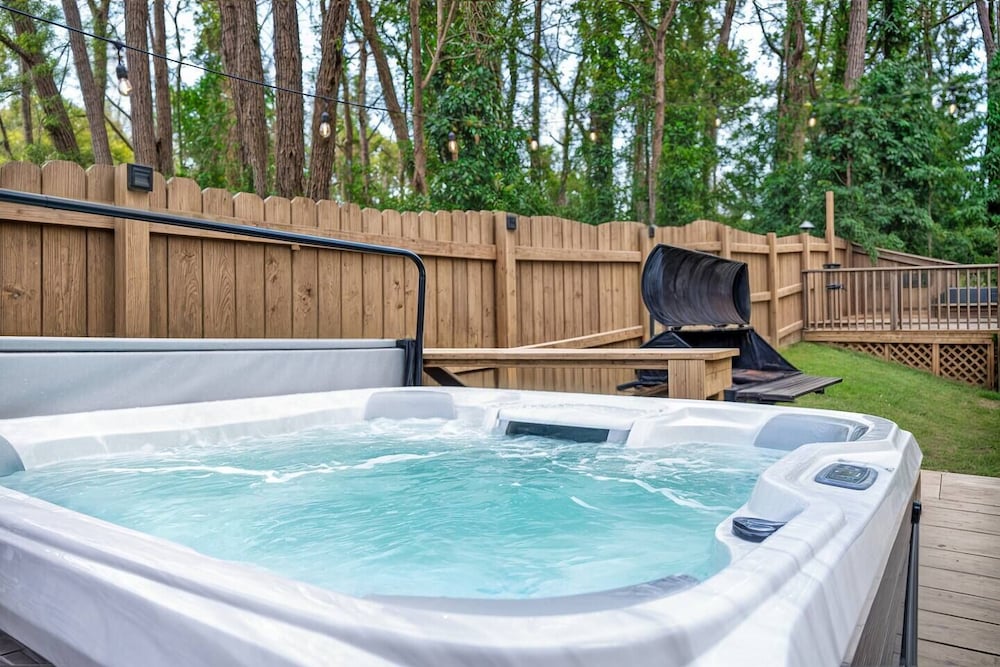 ATL Patio Paradise Pool Hottub Theater Gmrm B-ball