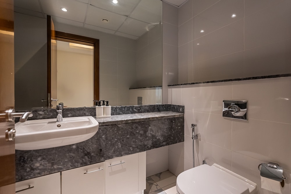 Noora Tower 4504 Business bay