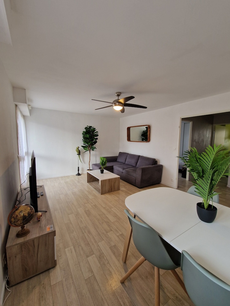 Cozy City Retreat With Balcony, Le Mans