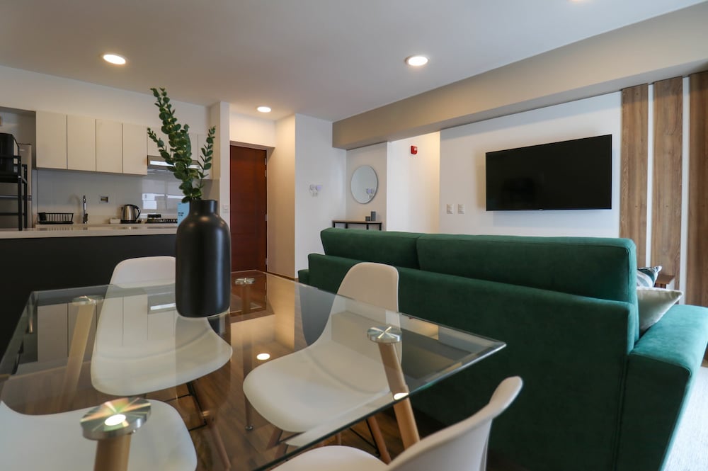 w Grandiose 2BR w Radiant Deco in Miraflores