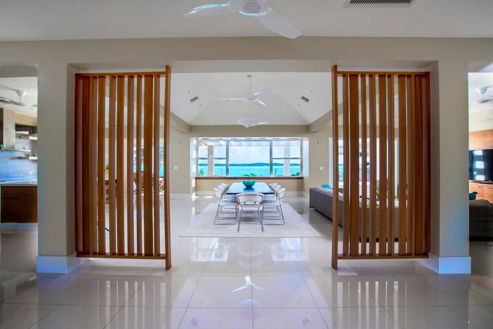 5 BR Waterfront Villa On Chalk Sound Blue Water