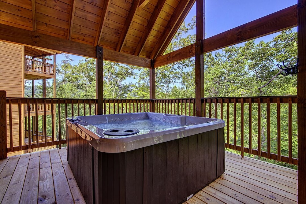 Grin Inn Bear It - 2 Bedrooms, 2 Baths, Sleeps 6 Home by RedAwning