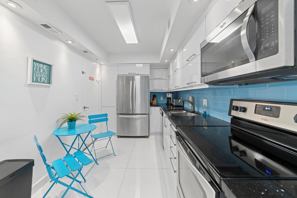 Ocean Wind Luxury Beachfront Condo With Pool & Gym - Image 2