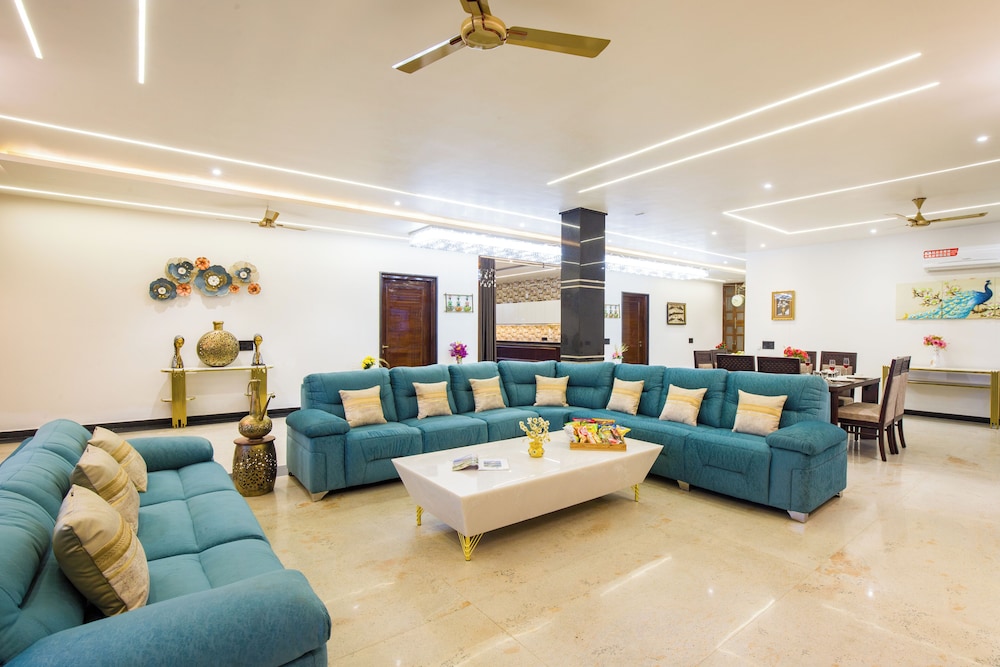 ELIVAAS Ivory Estate Pet-friendly Farm