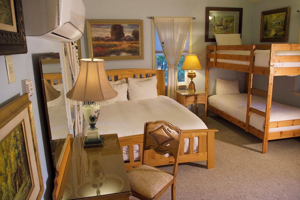Yosemite Bug Rustic Mountain Resort