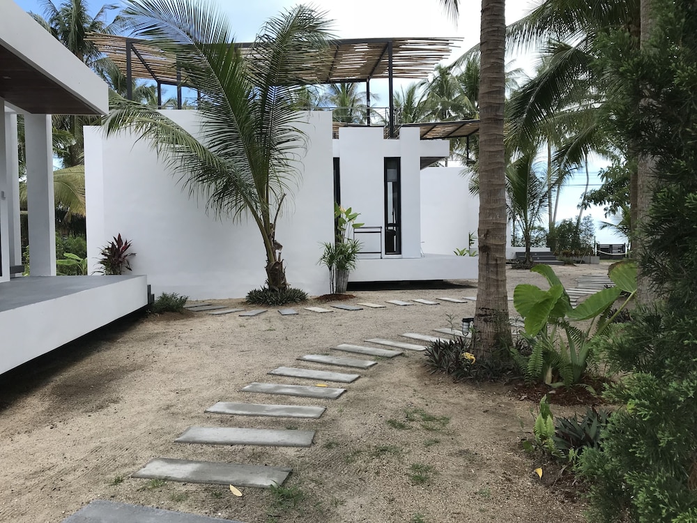 Lennon Maison