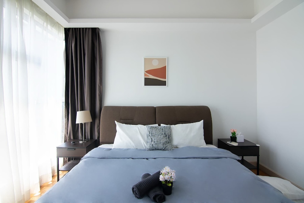 A Stylish High Floor 3BR Apt at Bukit Bintang