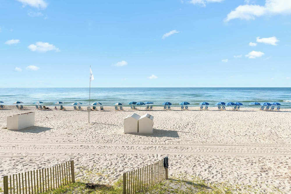 Beachfront 3-bedroom Condo on 15th Floor Balcony, Lazy River, Jacuzzis