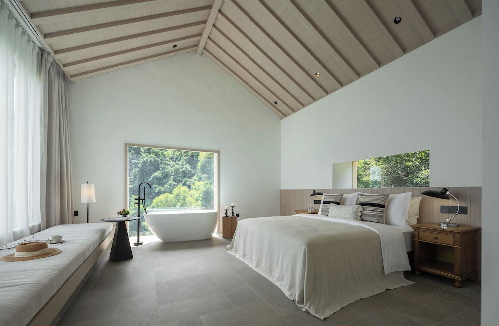 Miyue Shenzhen Tianlu Secret Wild Wizard Holiday Hotel