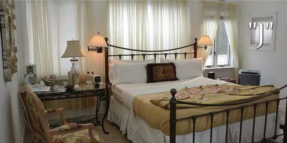 Columbia Vacations - The Columbia Inn at Peralynna Manor - Property Image 6