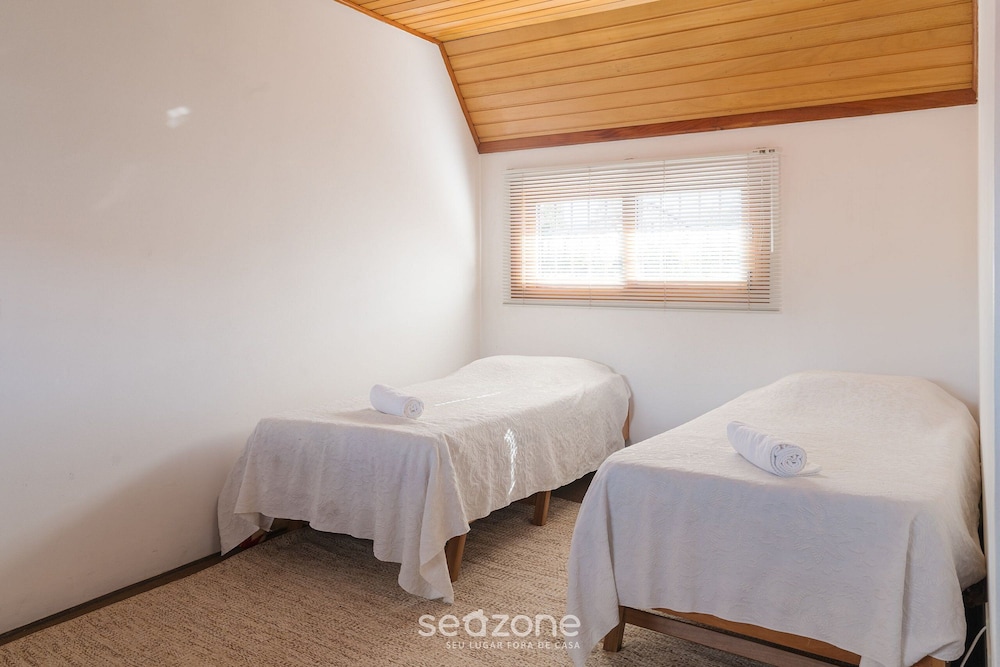 Large House W/fireplace in Campos do Jordao Ras175