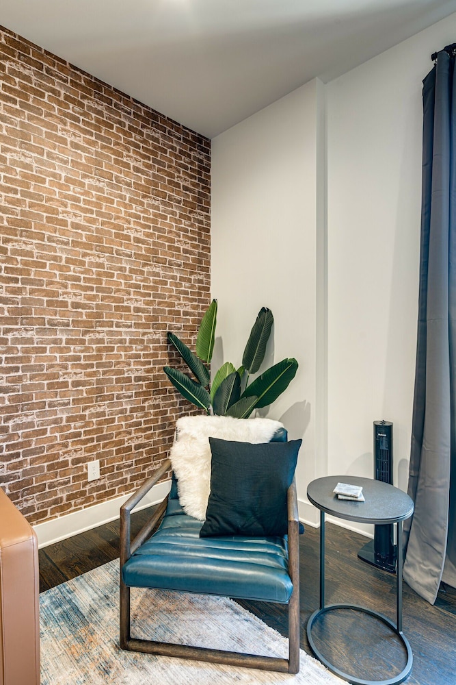 Lofts At 30th - Urban Lodge - Mins to Broadway!