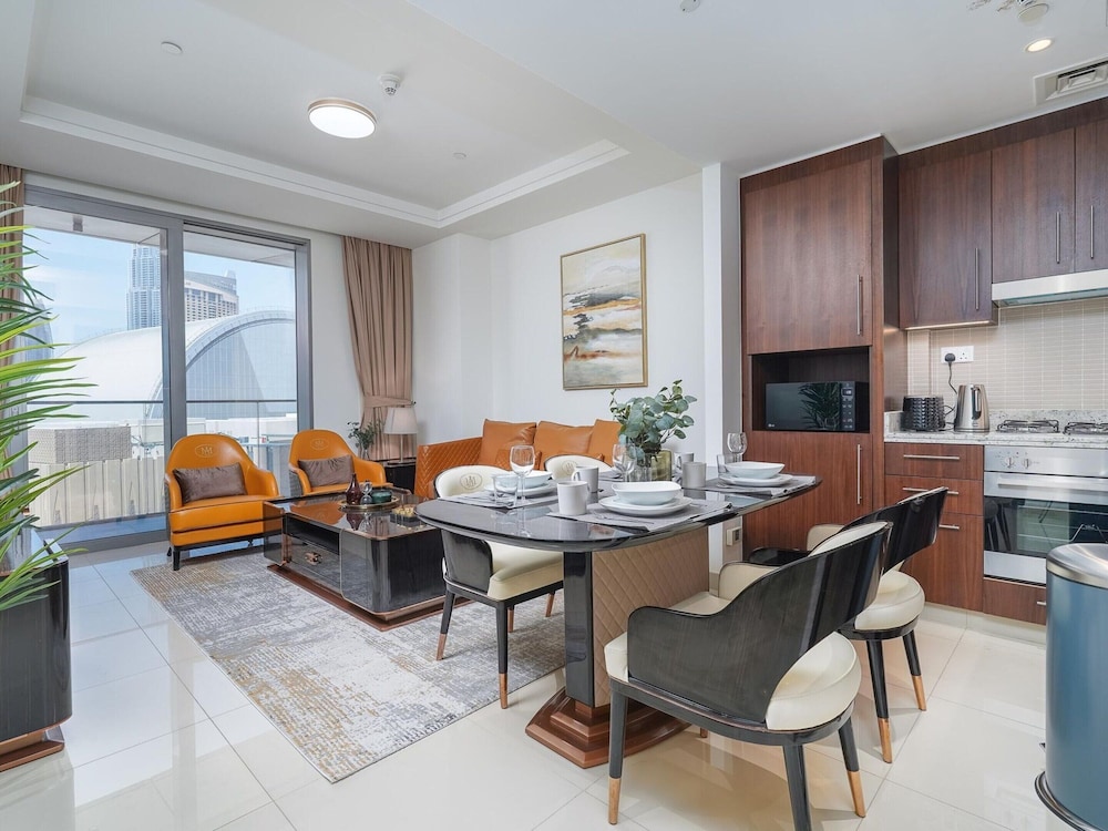 Luxurious & Stylish Apartments Across Dubai Mall - Burj Khalifa - City Views