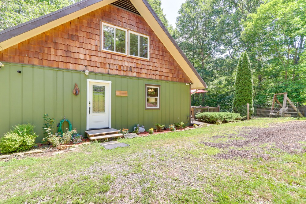 Pet-friendly Murphy Home: Grilling Deck + Fire Pit view 2