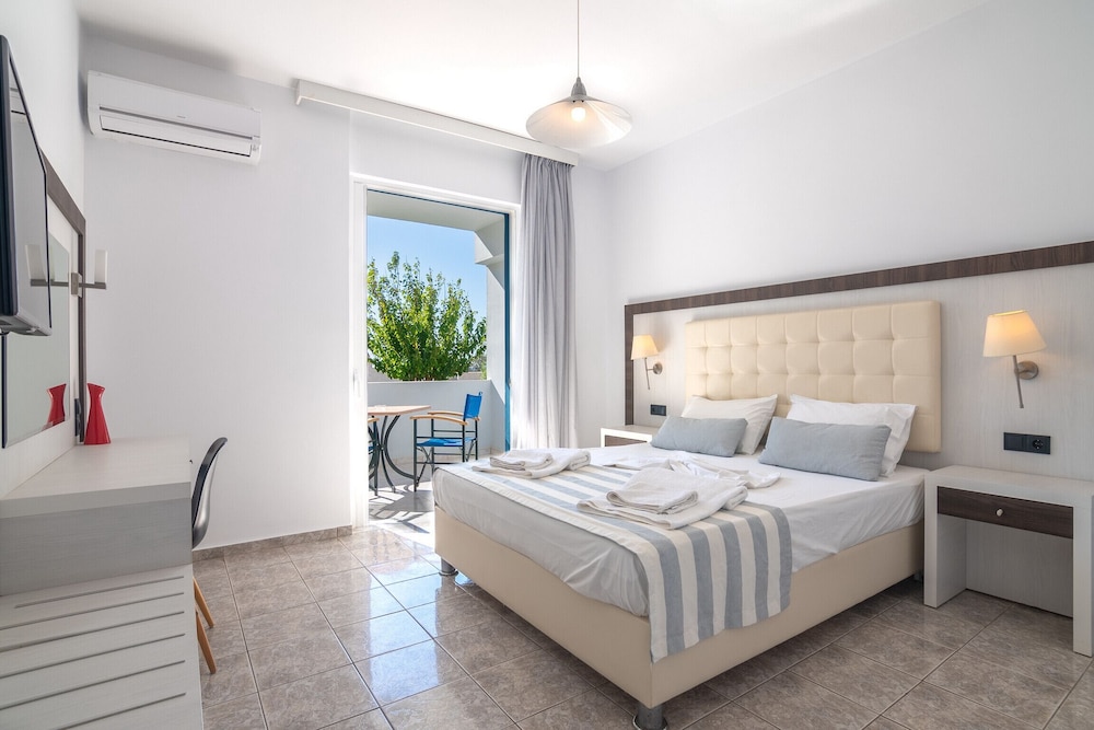 Mythos apartments