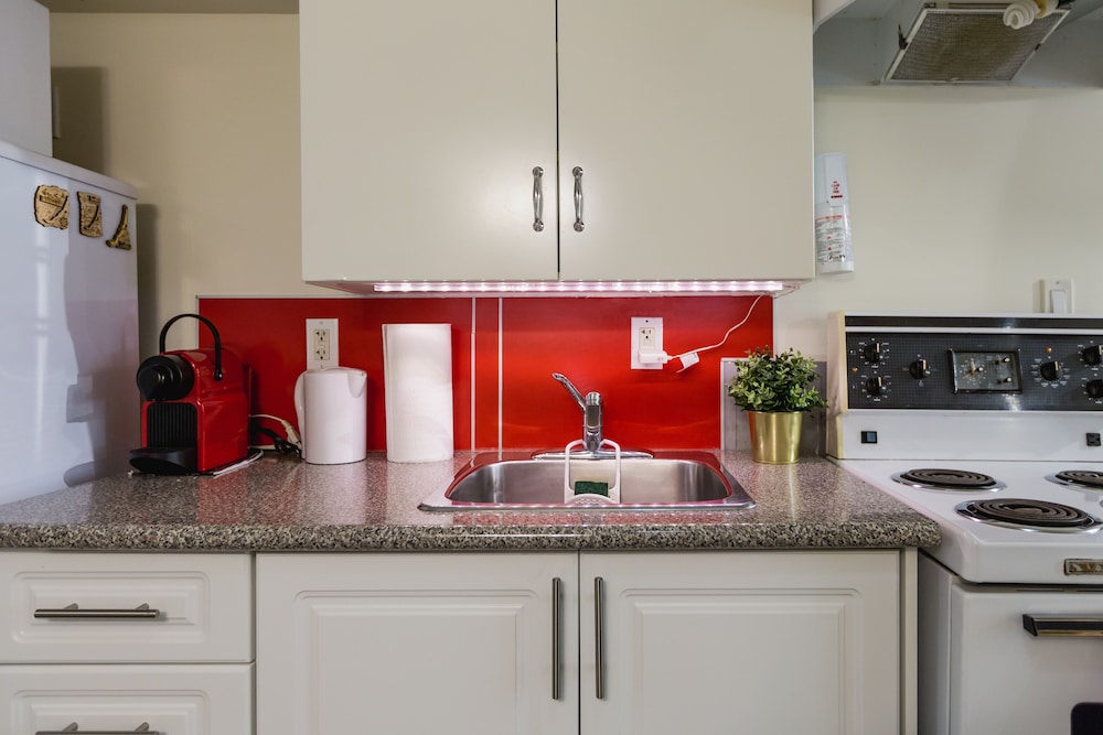 Cozy Basement Studio - Image 2