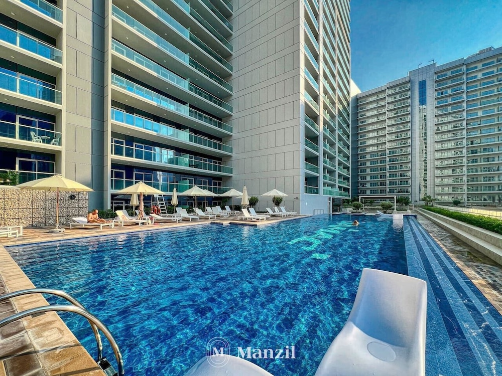 Waterfront 2BR w Canal View Near Burj Khalifa