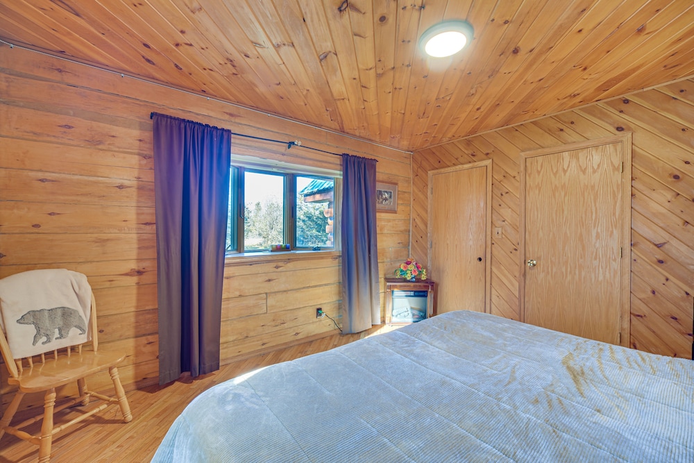 Secluded Log Cabin < 1 Mi to Munger State Trail! view 3