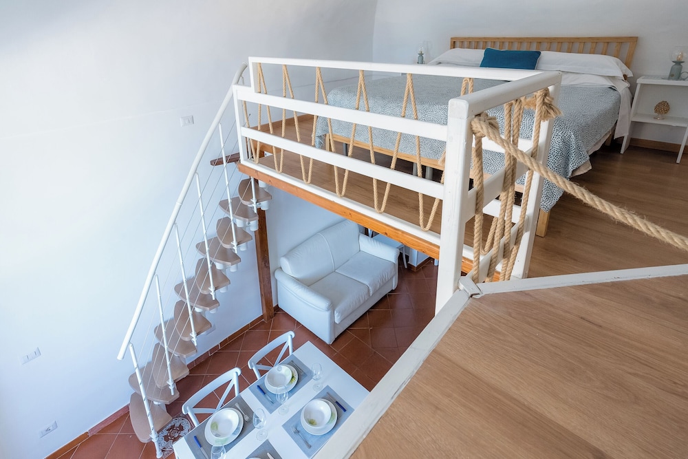 DIPINTO APARTMENTS