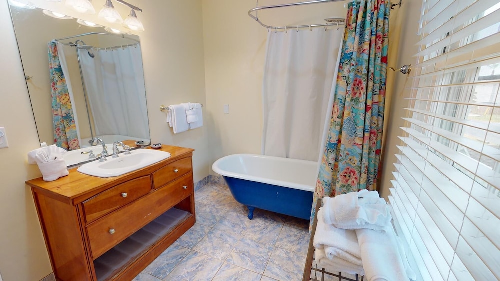 Old Magnolia House by Tybee Vacation Rentals