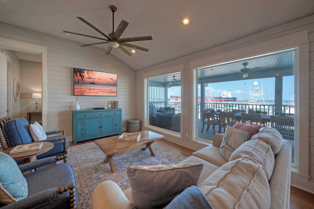 Blue Marlin at Trout Street Balcony w/ Marina Views Walk to Port A Nightlife