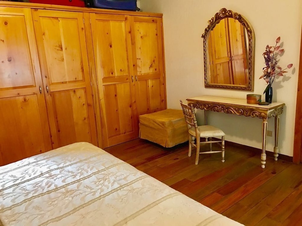 Beautiful Lake House Atitlan AT001