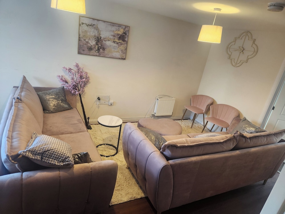 1 Bed - Sleeps 4 - Wolverhampton City Centre