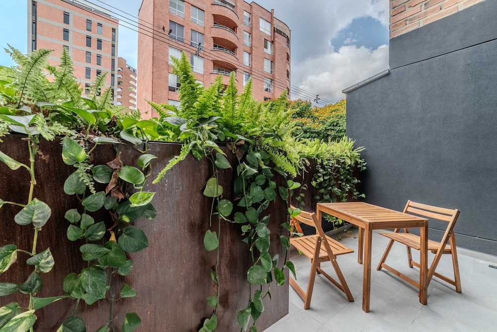 w Spacious 3BR w Outdoor Dining Terrace in Laureles
