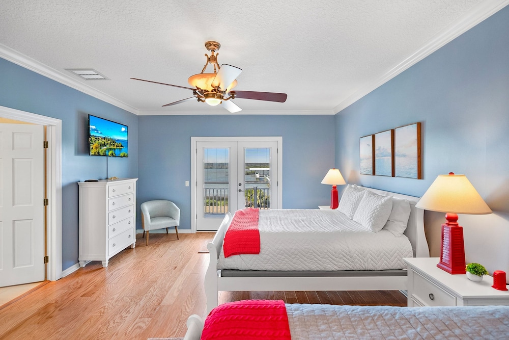 Waterfront Home w Patio Heated Pool Dock Beach