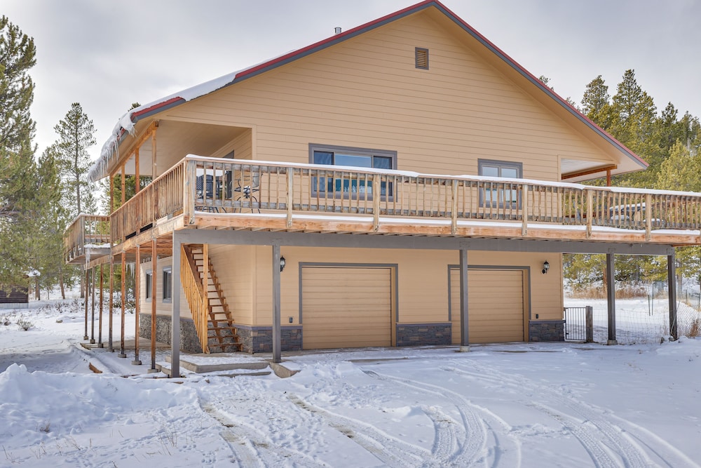 Enjoy Deck + Mtn Views: Grand Lake Retreat! view 2