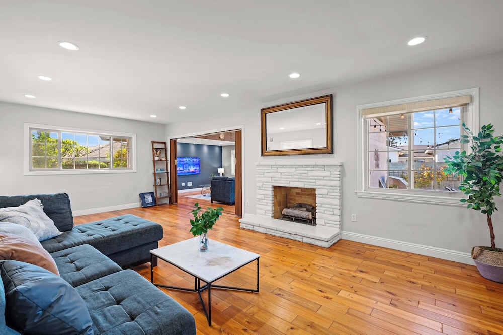 Luxury Estate With Sparkling Pool & Elegant Amenities