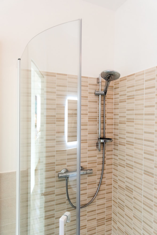 Magic Garden Pool en Tremezzina — bathroom