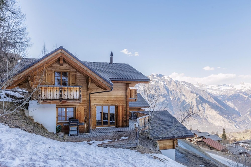 Chalet Coucou - Luxury 10 pax Chalet With Incredible Views Garage