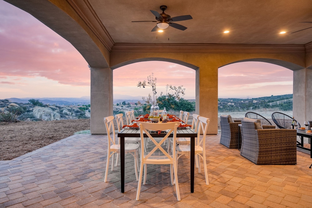 Malbec by Avantstay Incredible Estate w Panoramic Views Bocce Ball Court
