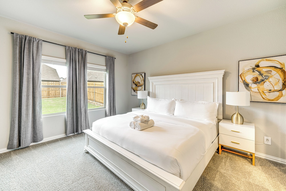 Pool Access: Modern Retreat in Lowry Crossing!